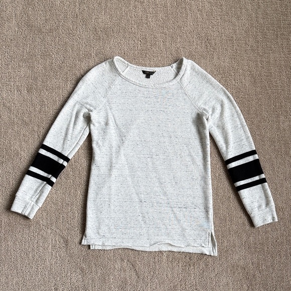 peyton jensen Tops - Peyton Jensen Longsleeve Raglan Top